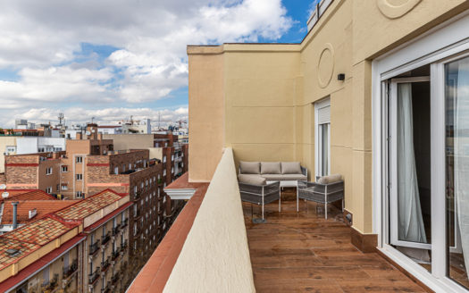 Ref: 44606 . Ático con dos terrazas