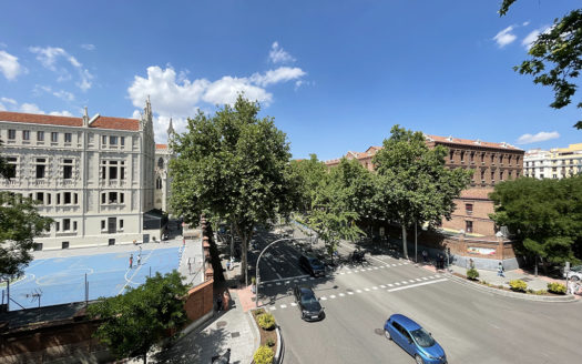 Ref: 41664. Piso señorial . Techos Altos