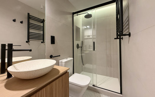 Ref: 46185 . Ático . Terraza . Amueblado