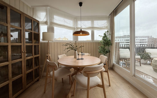 Ref: 46185 . Ático . Terraza . Amueblado