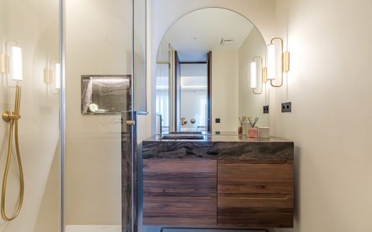 Ref: 46385 . Ático en esquina