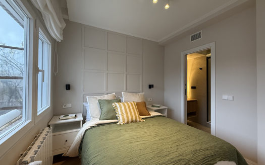 Ref: 46185 . Ático . Terraza . Amueblado