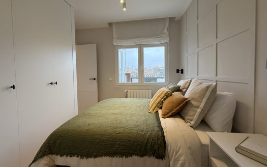 Ref: 46185 . Ático . Terraza . Amueblado