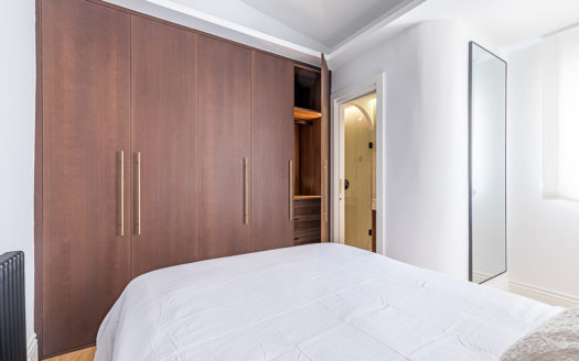 Ref: 46385 . Ático en esquina