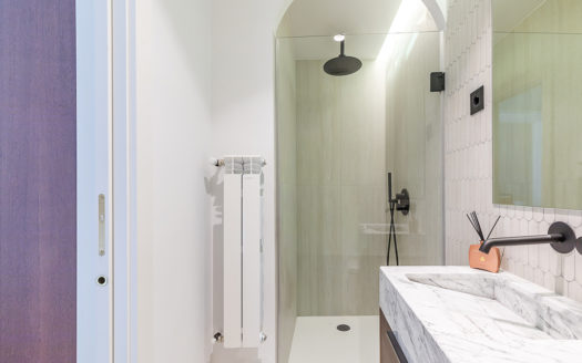 Ref: 46385 . Ático en esquina