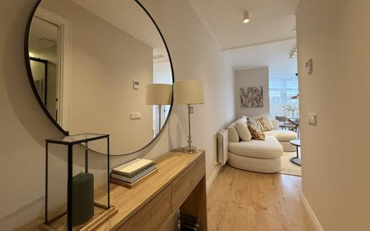 Ref: 46185 . Ático . Terraza . Amueblado