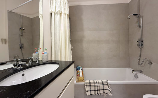 Ref: 46937 . Bajo con patio privado