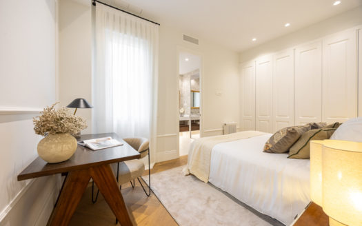 Ref: 46933 . Vistas a la embajada italiana