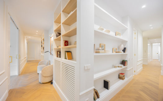 Ref: 46933 . Vistas a la embajada italiana