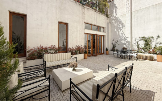 Ref: 46937 . Bajo con patio privado