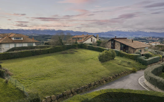 Ref: 47119 . Chalet único en SANTANDER