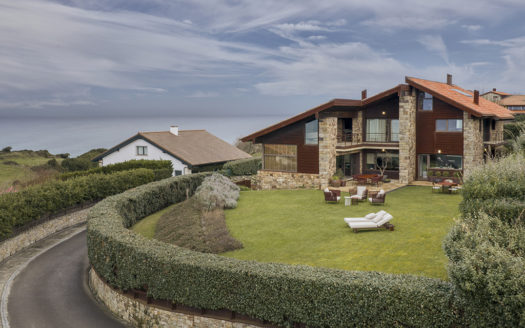 Ref: 47119 . Chalet único en SANTANDER