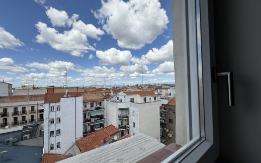 Ref: 47328 . Piso ático muy luminoso