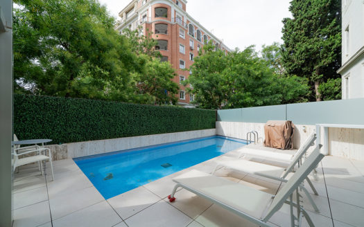 Ref: 47704 . Duplex con piscina