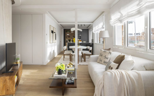 Ref. 47210 . Ático con Terraza