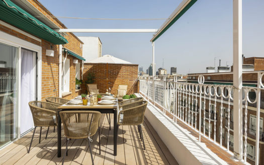 Ref. 47210 . Ático con Terraza
